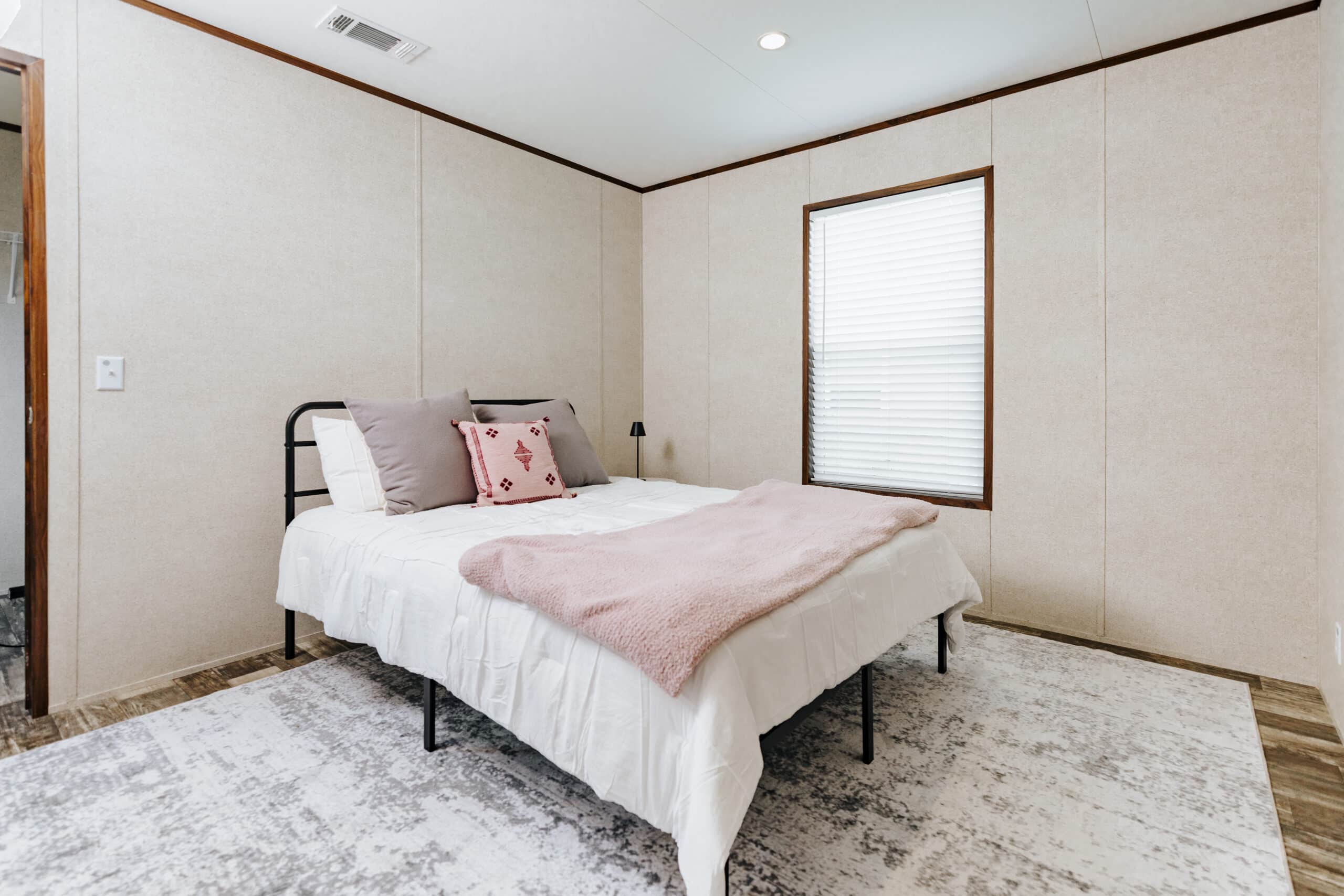 07.24.25-The_Landing_Daisy-2